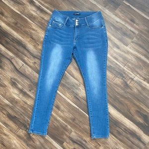 FashionNOVA stretch skinny jean. Size 14